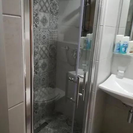 بيت ضيافة Delux Soba Sa Bracnim Krevetom Fabo 1 *