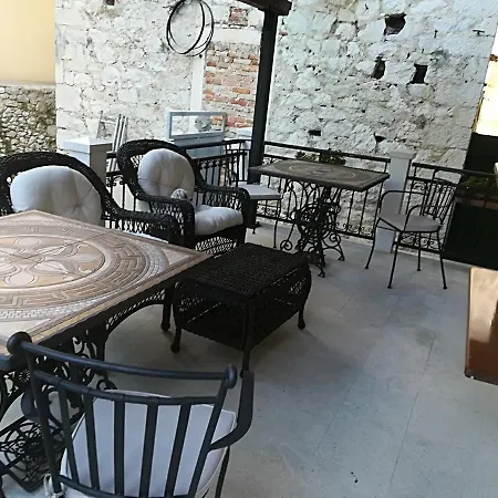 Delux Soba Sa Bracnim Krevetom Fabo 1 سبليت