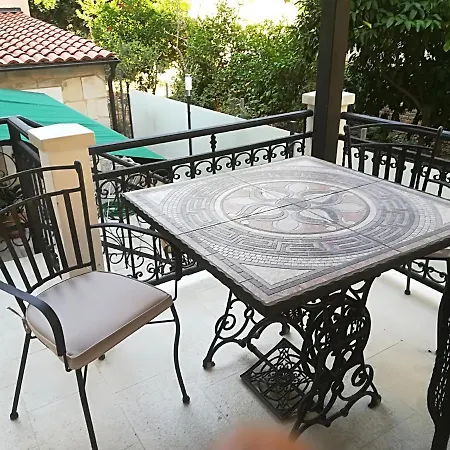 Delux Soba Sa Bracnim Krevetom Fabo 1