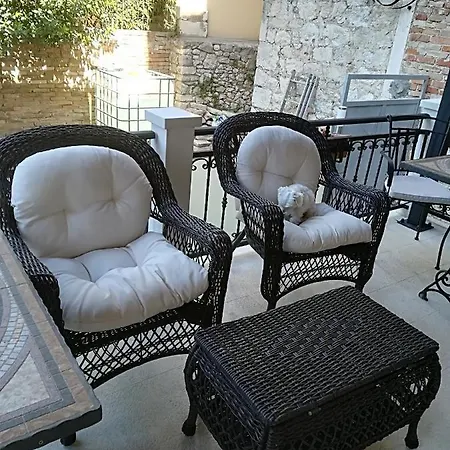Delux Soba Sa Bracnim Krevetom Fabo 1 بيت ضيافة سبليت