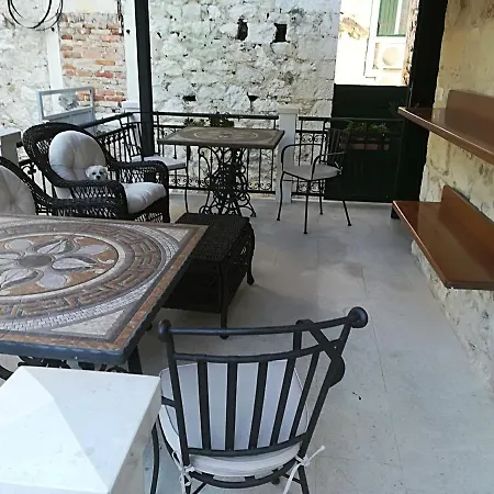 Delux Soba Sa Bracnim Krevetom Fabo 1 بيت ضيافة *