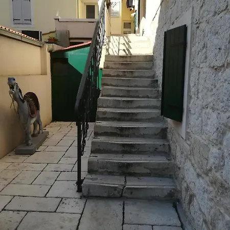 Delux Soba Sa Bracnim Krevetom Fabo 1 * سبليت