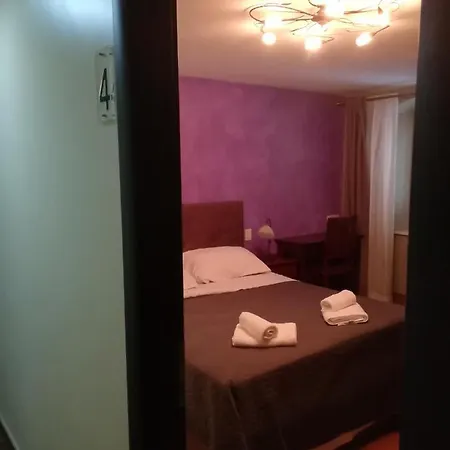 Delux Soba Sa Bracnim Krevetom Fabo 1 * سبليت